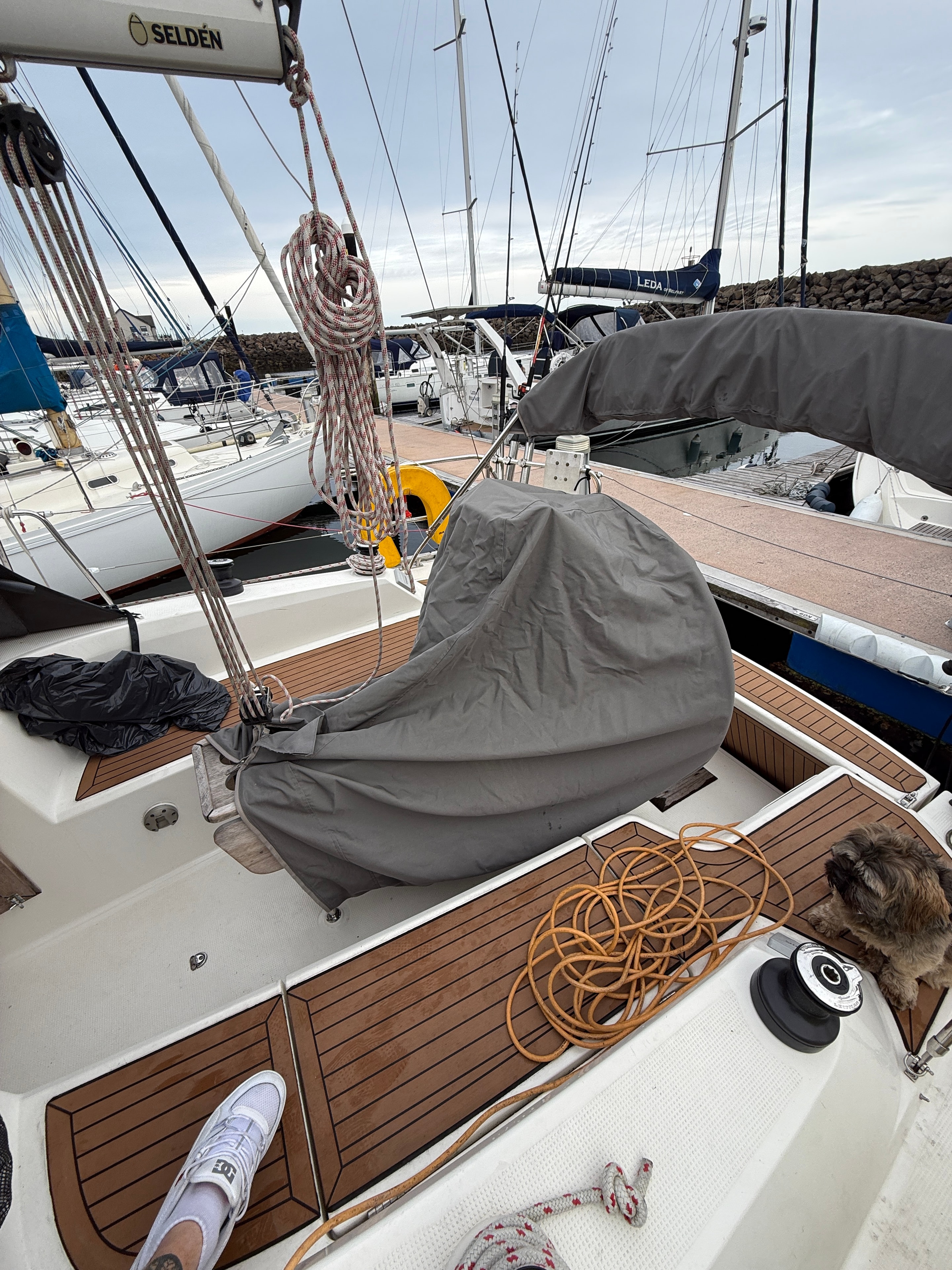 Wheel cover and mainsail stack-pack on deck