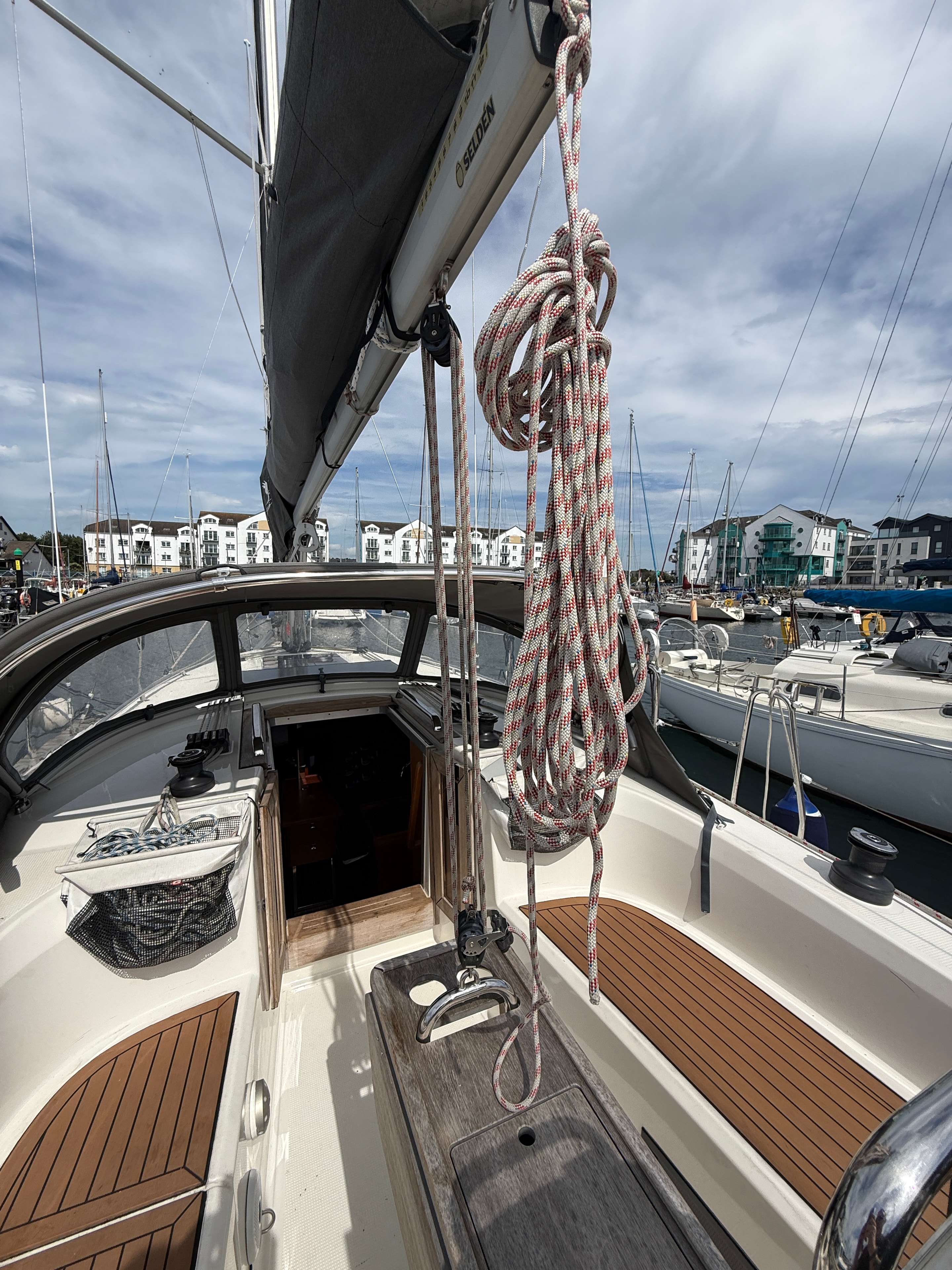 Teddy — mainsheet and cockpit