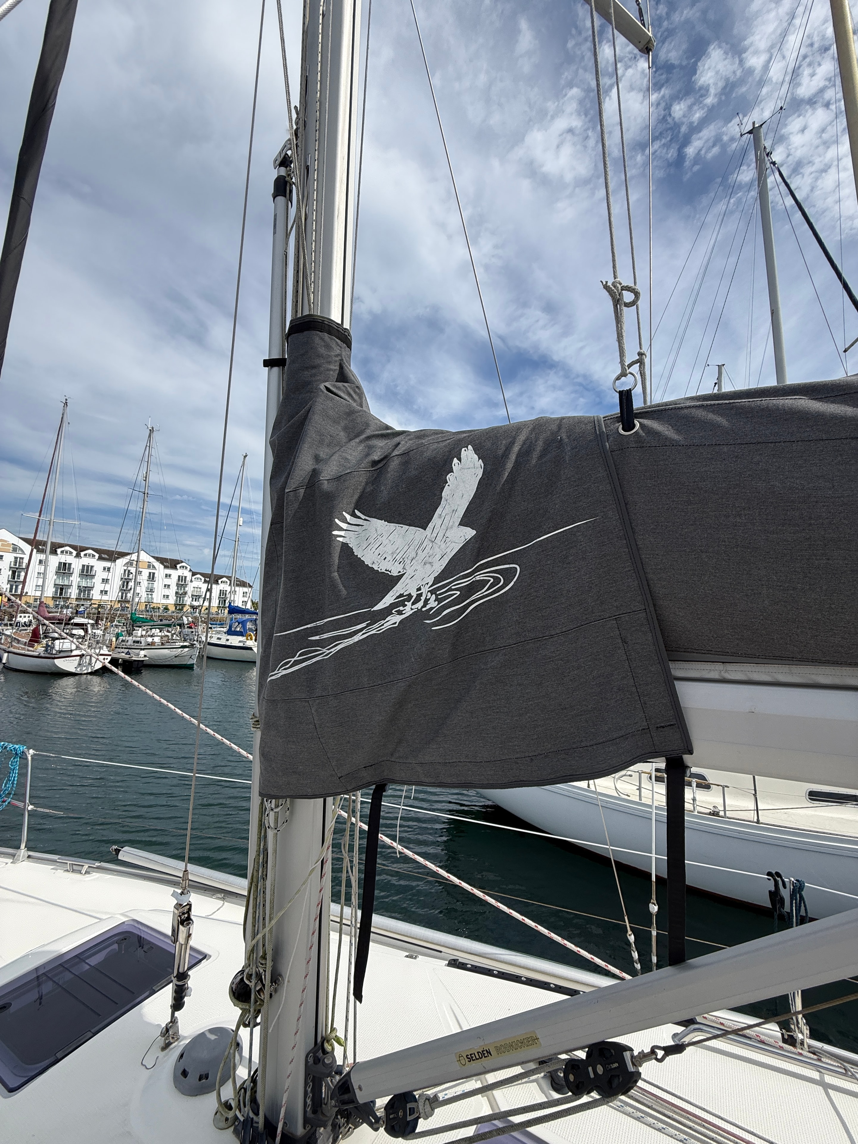Stack-pack boot on boom — white heron graphic