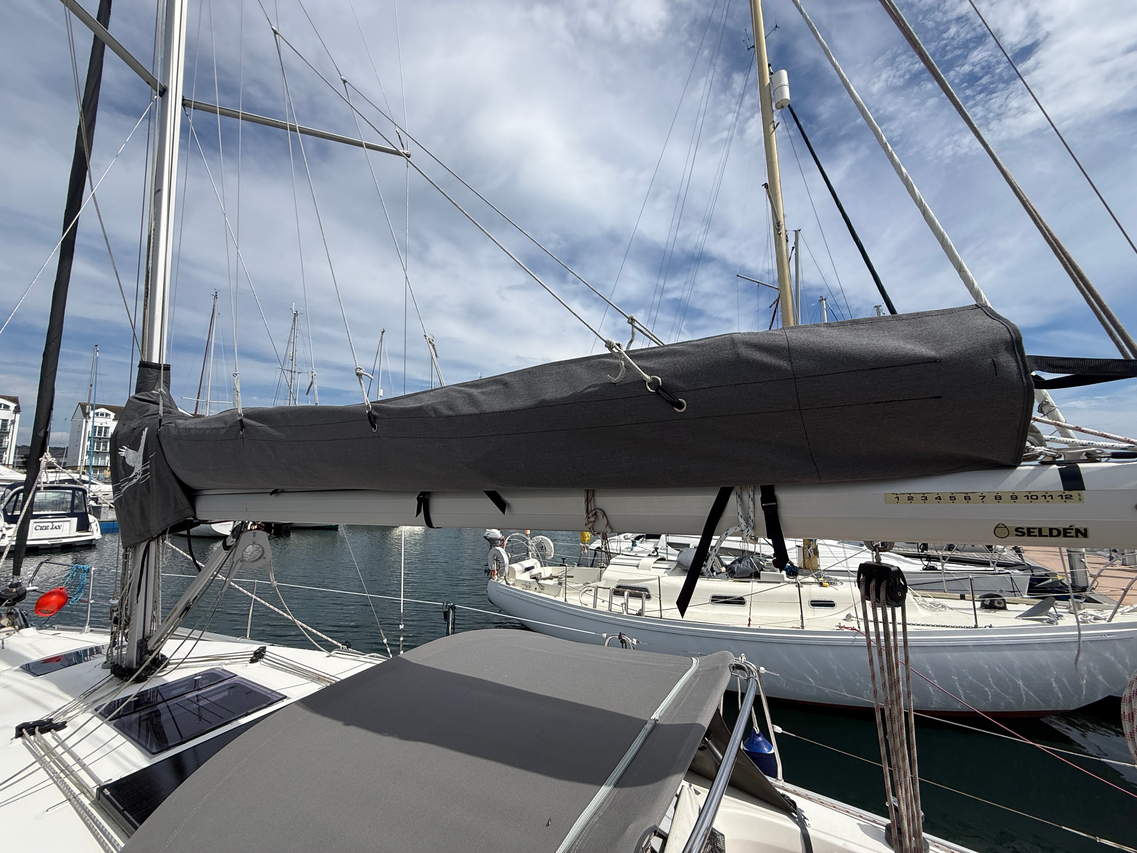 Stack-pack on boom — Seldén reefing marks visible