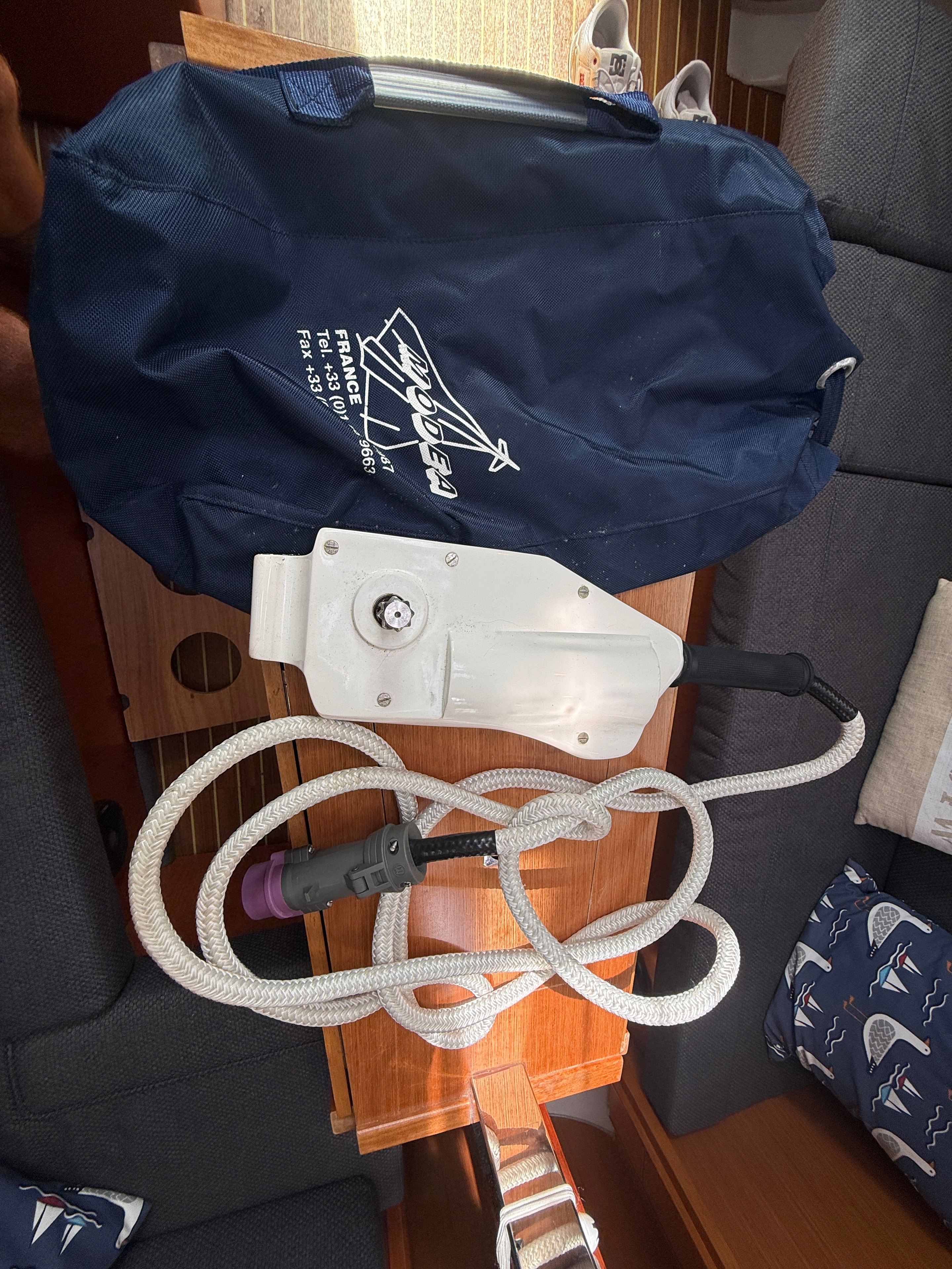 Modea winch handle and shore power cable