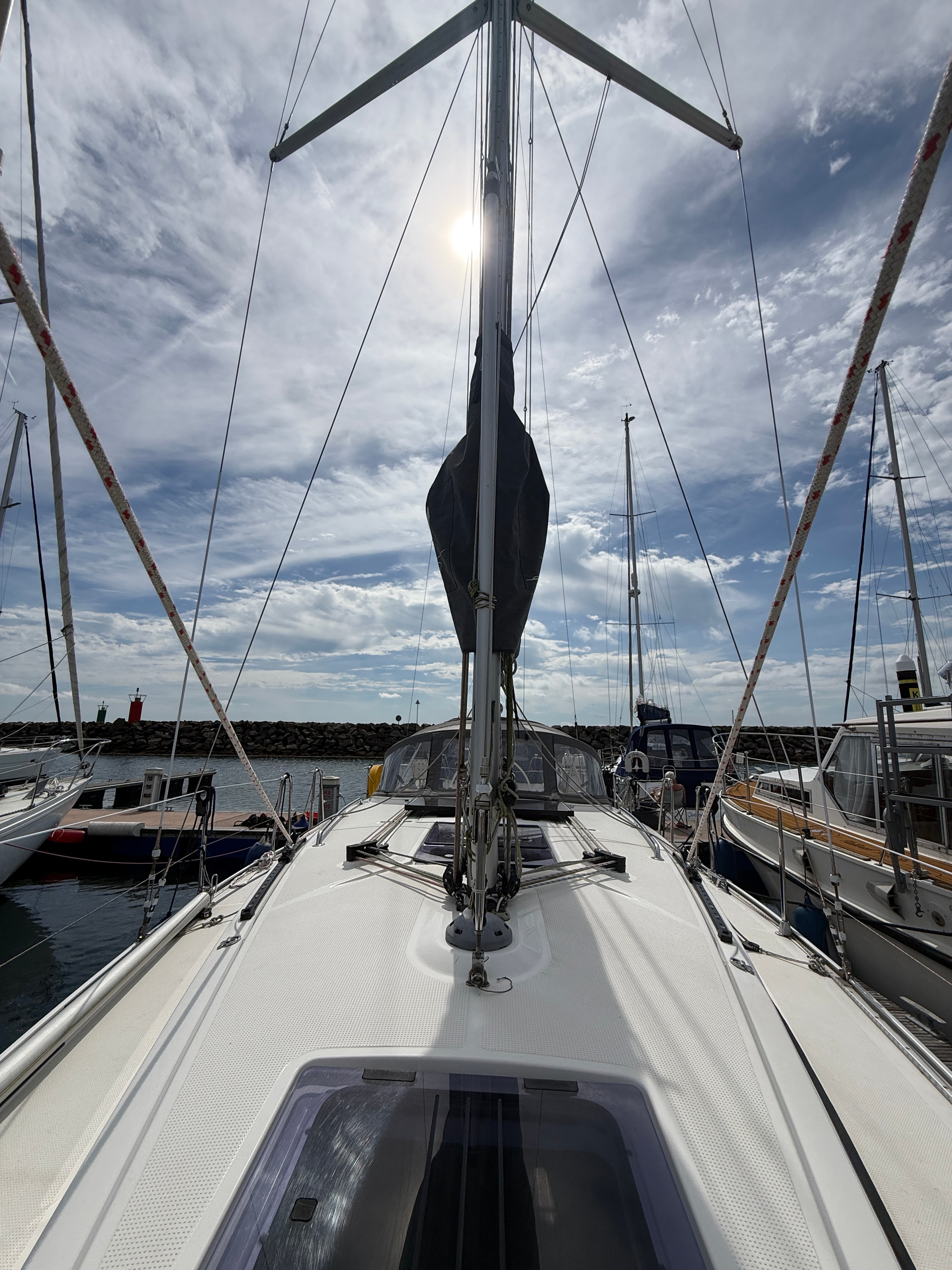 Storm stay — Teddy rigged and ready at berth, stackpack furled